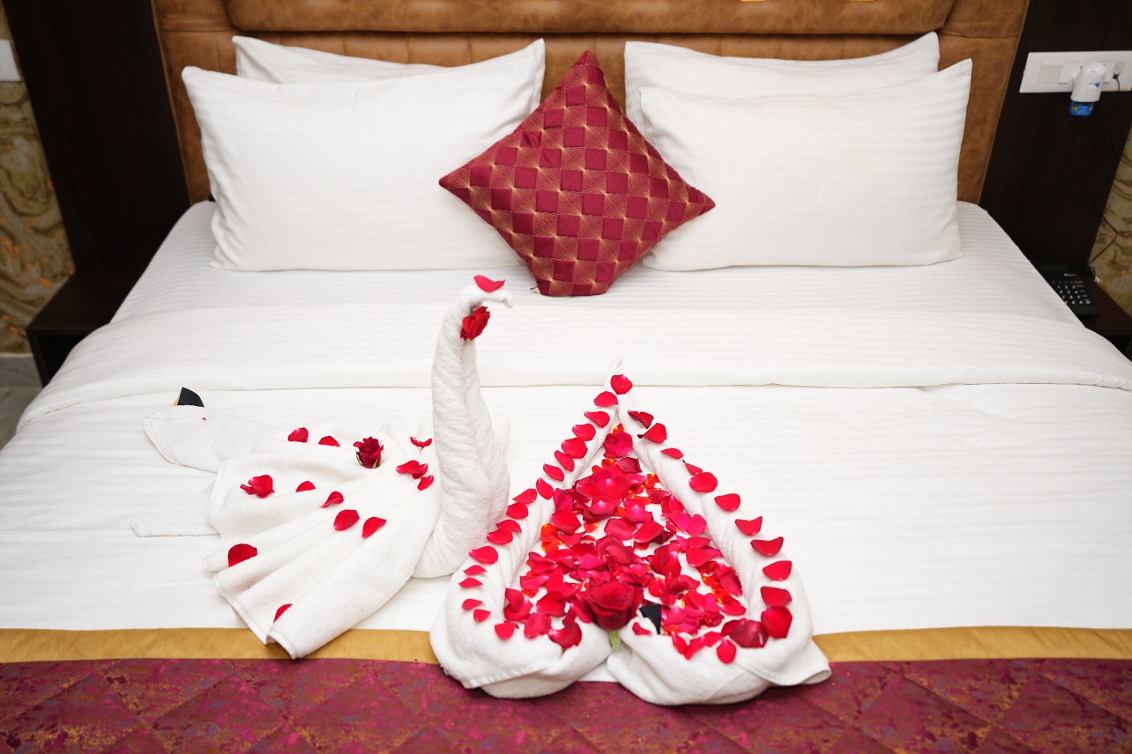 Deluxe Executive Room - Royal Nandhana Hotel Accommodation